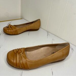 Abeo Tan Women's Leather Flats with Knotted Detail Size 7.5M Casual Comfort
